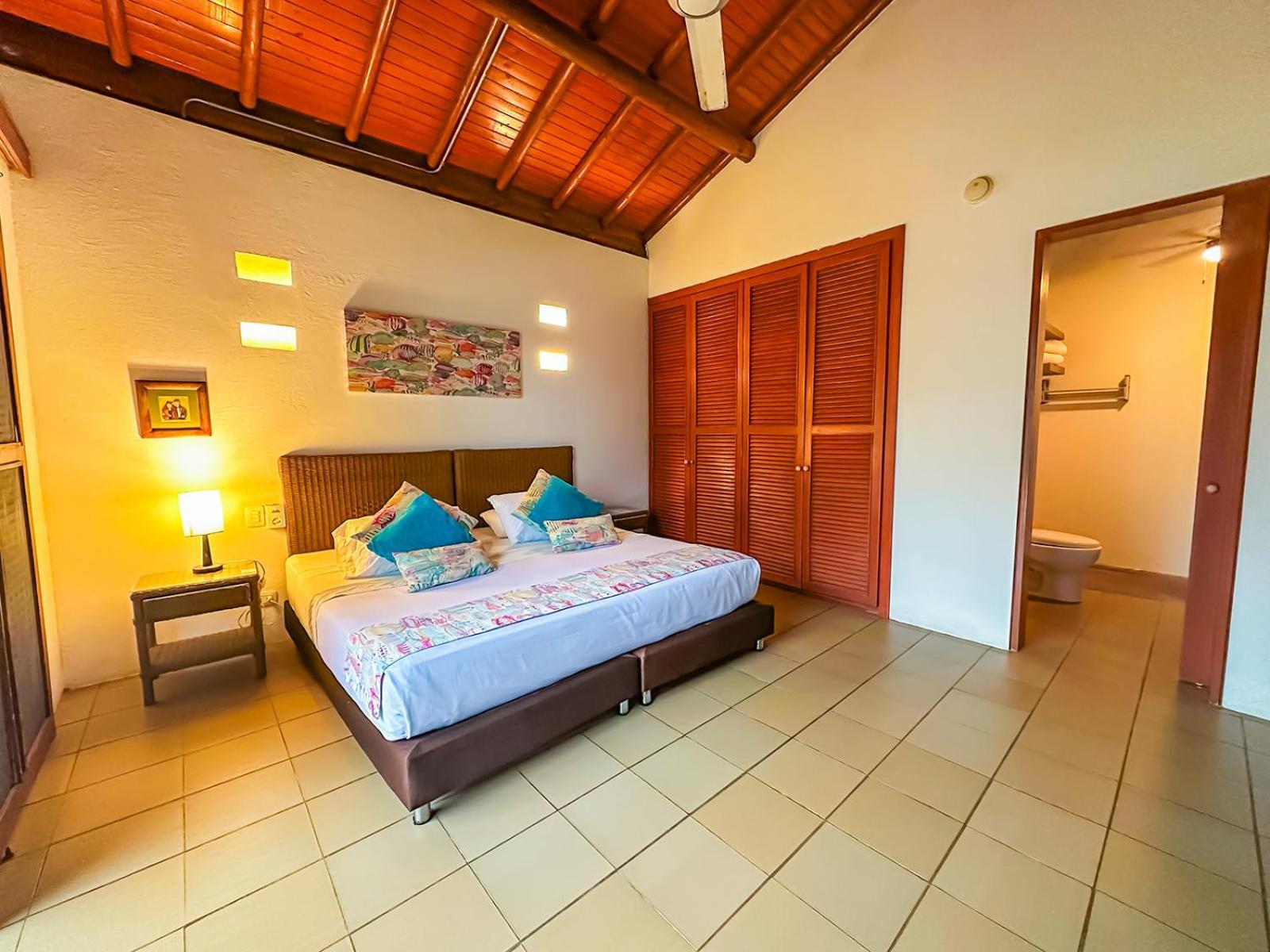 Chiniu Hotel 4*